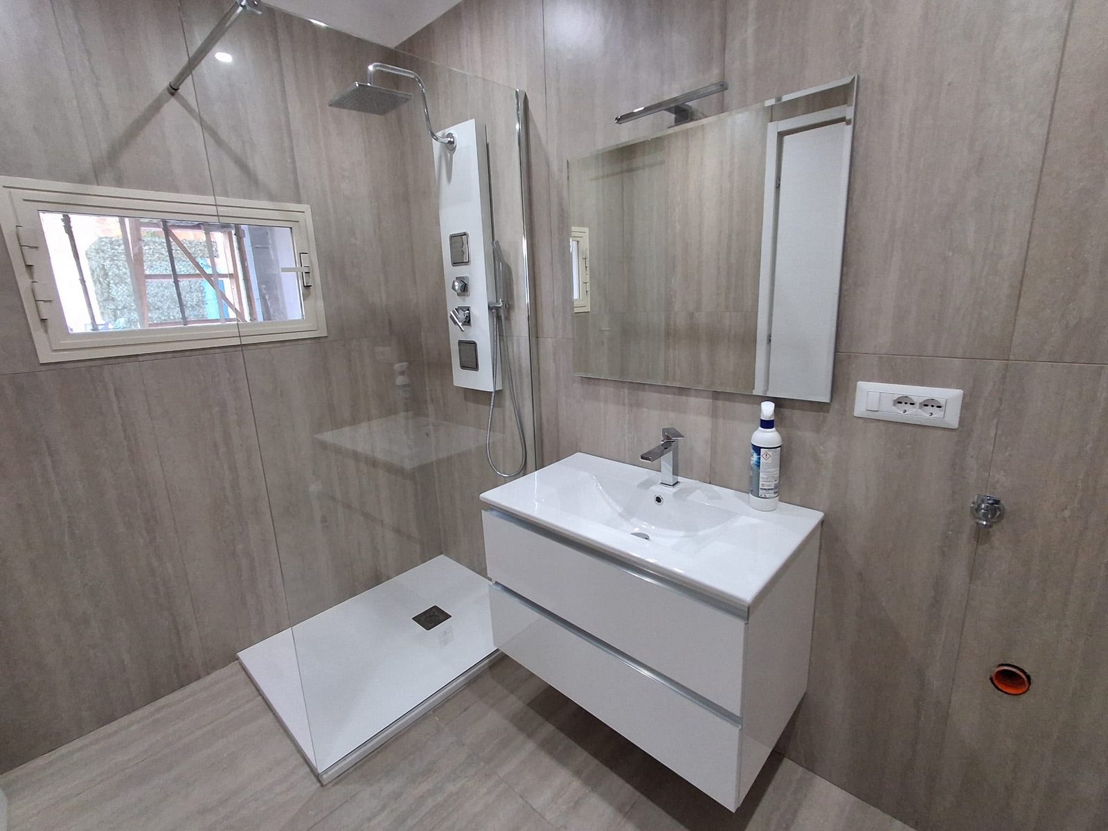 Piano Terra — Bagno con doccia