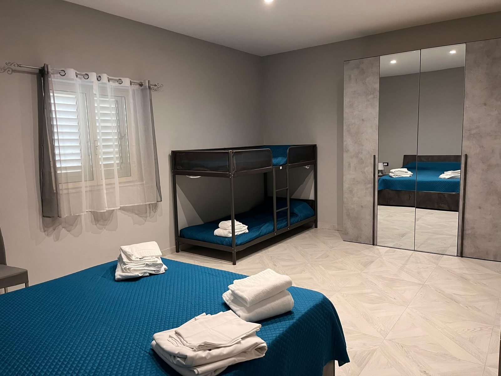Primo Piano — Camera con letto a castello