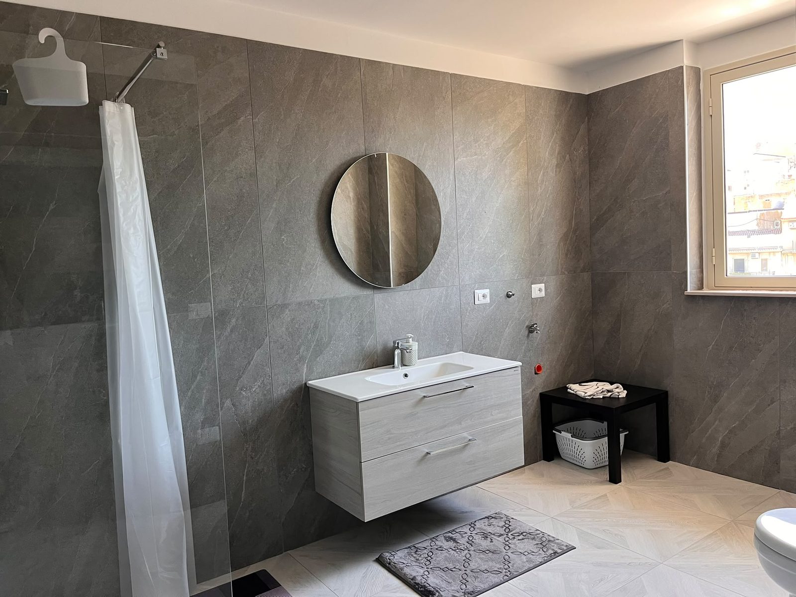 Primo Piano — Bagno con doccia